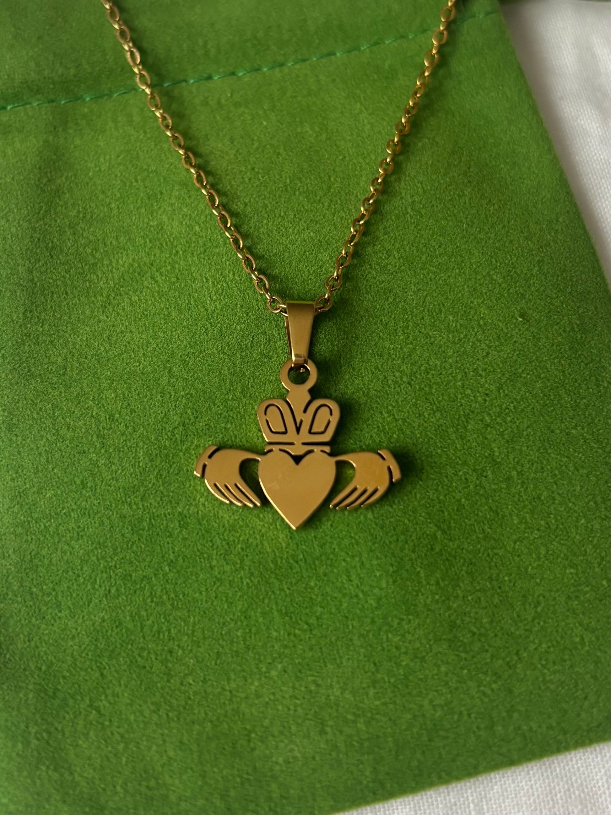Claddagh necklace Gold