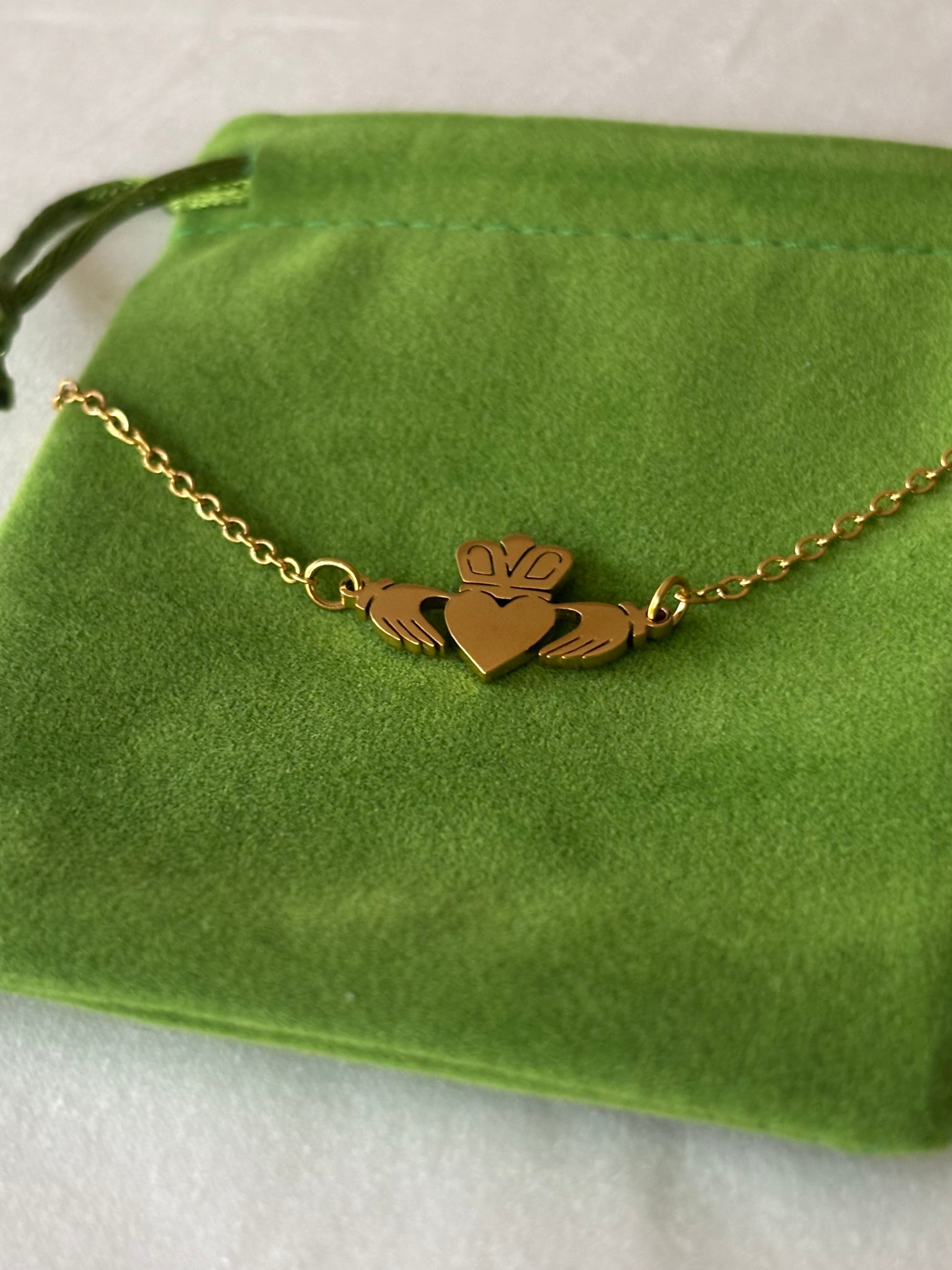 Claddagh bracelet Gold