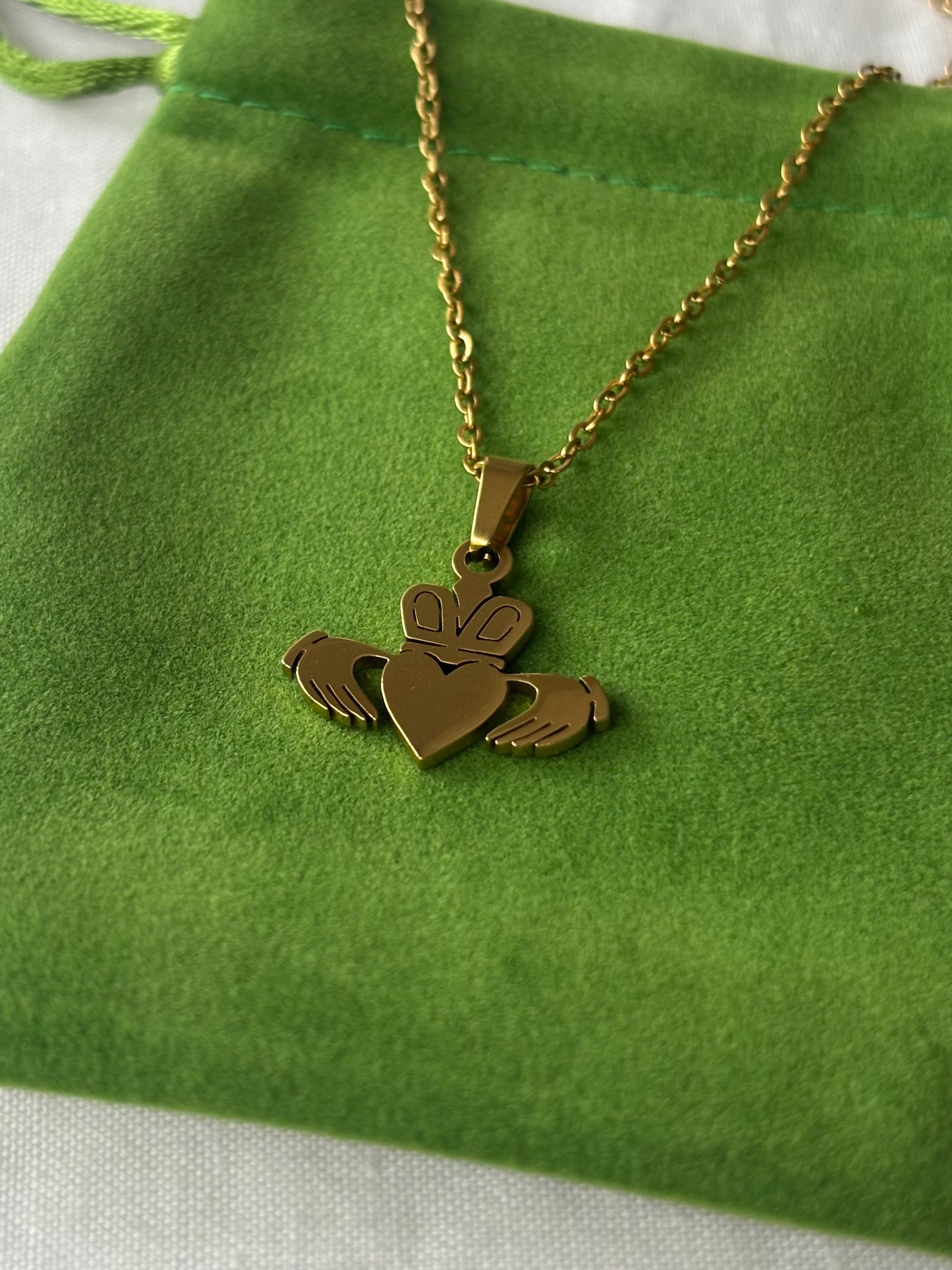 Claddagh necklace Gold