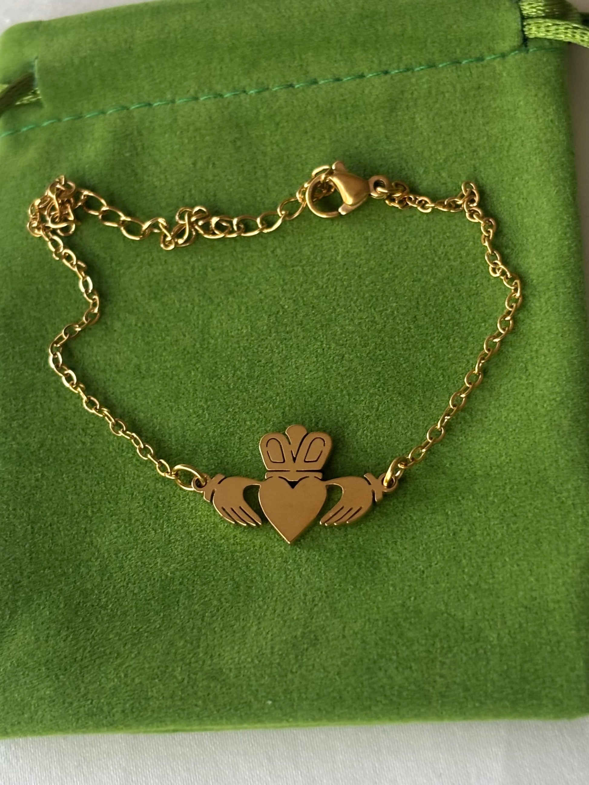 Claddagh bracelet Gold