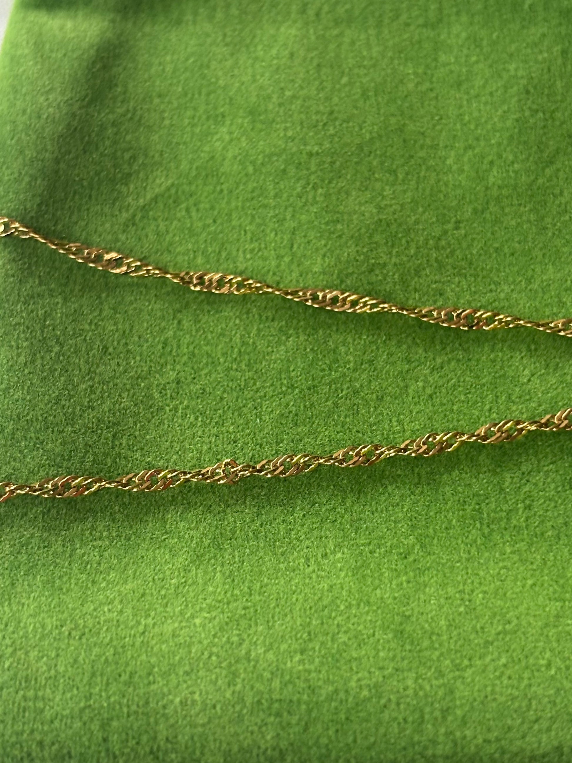 Eiré necklace