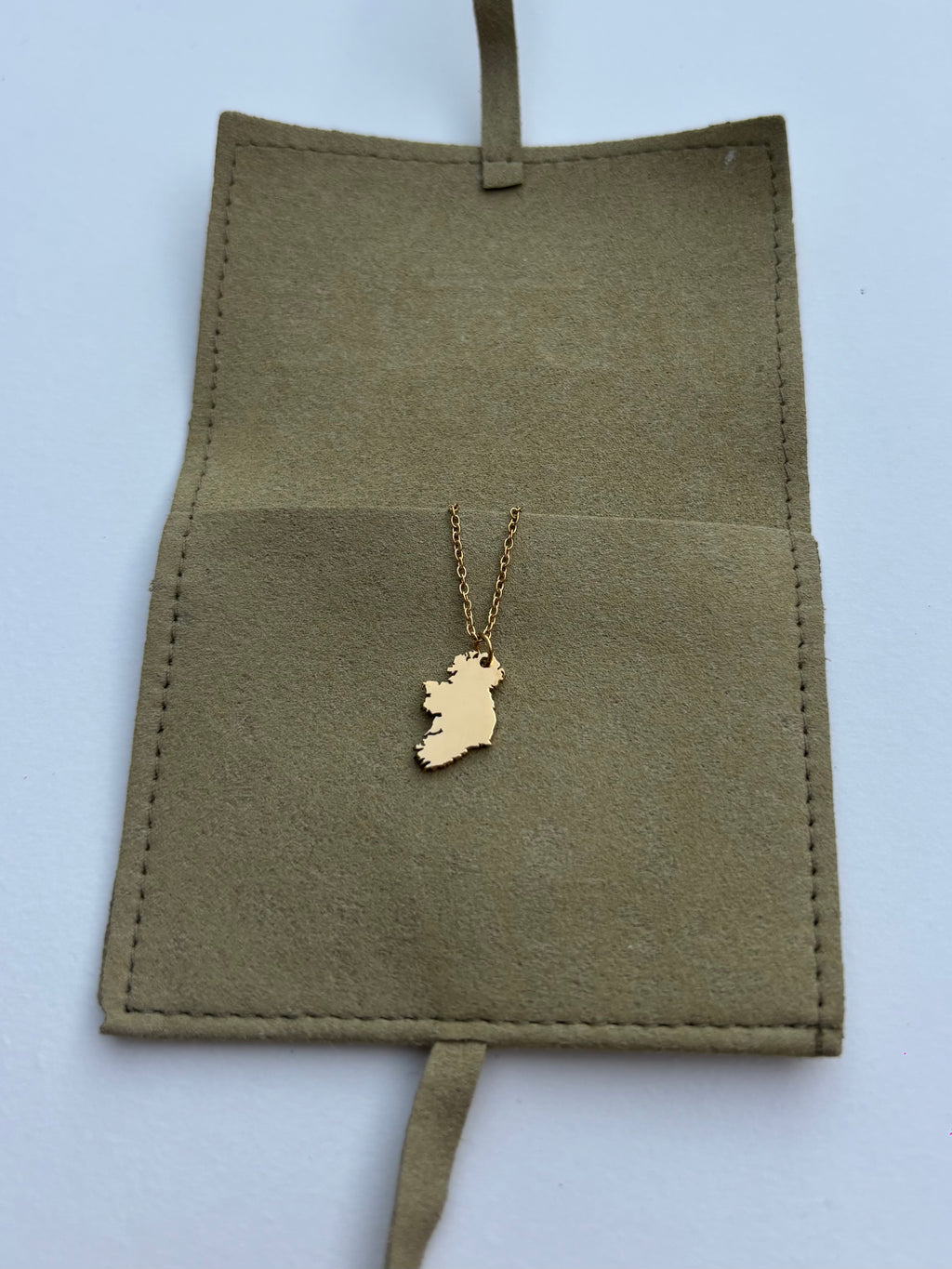 Éire beagán Gold
