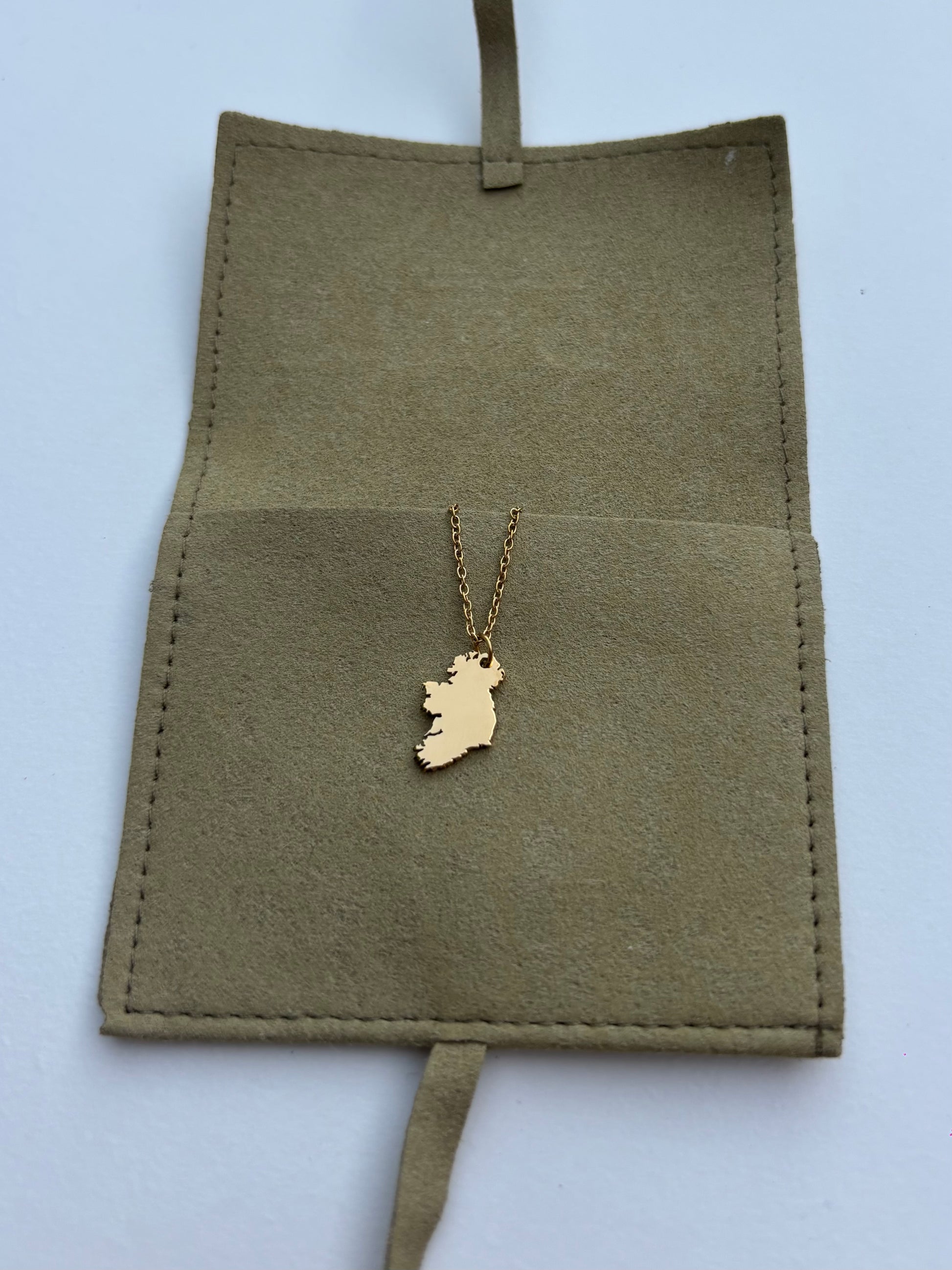 Éire beagán Gold