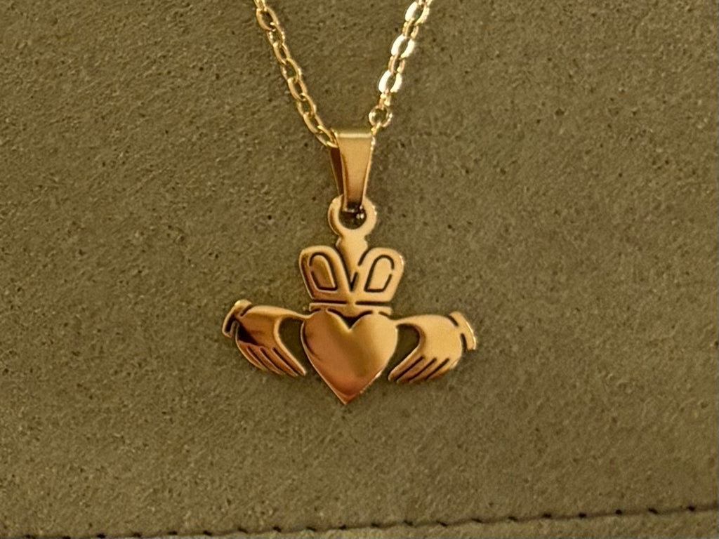 Claddagh necklace Gold