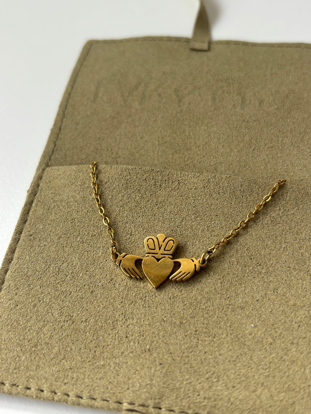 Claddagh bracelet Gold