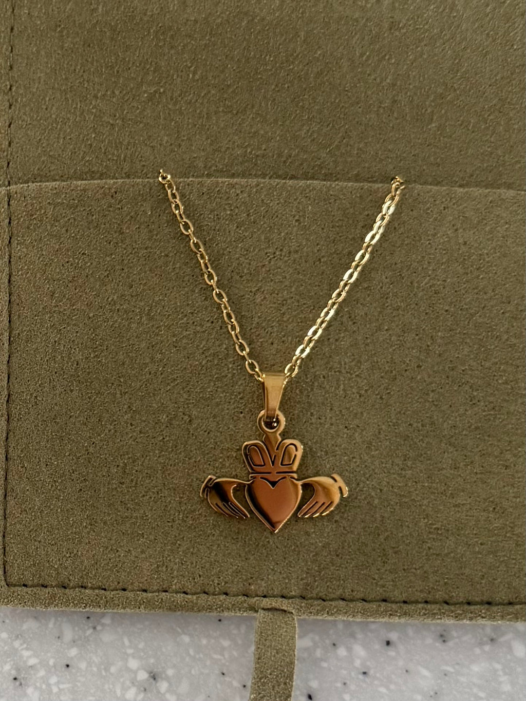 Claddagh necklace Gold