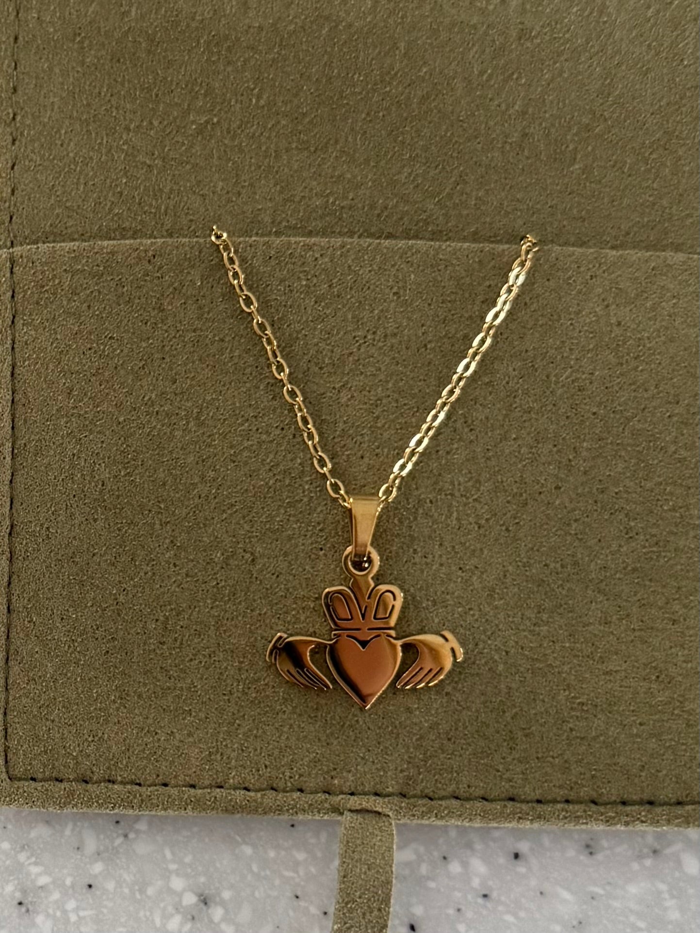 Claddagh necklace Gold