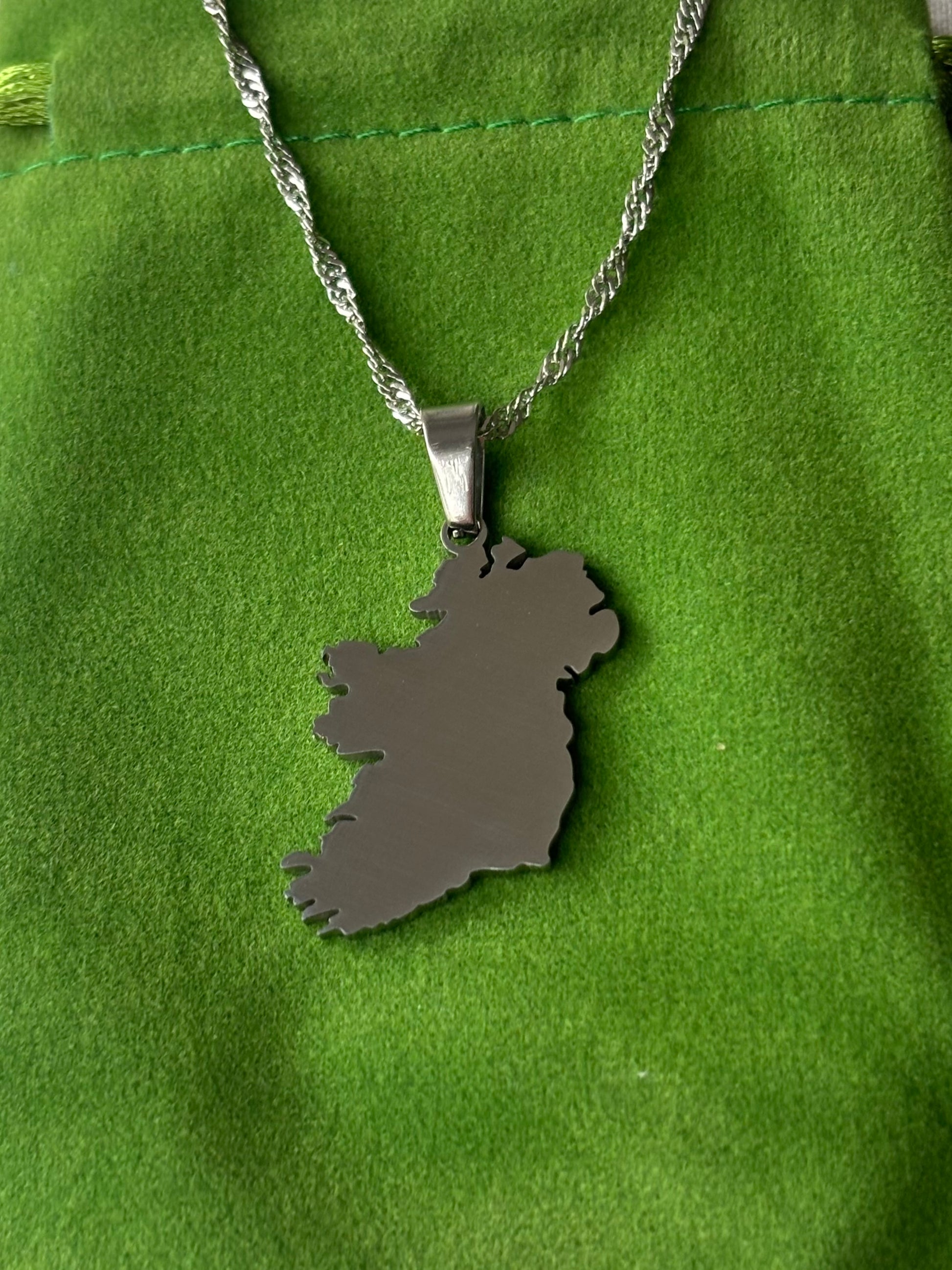 Eiré necklace