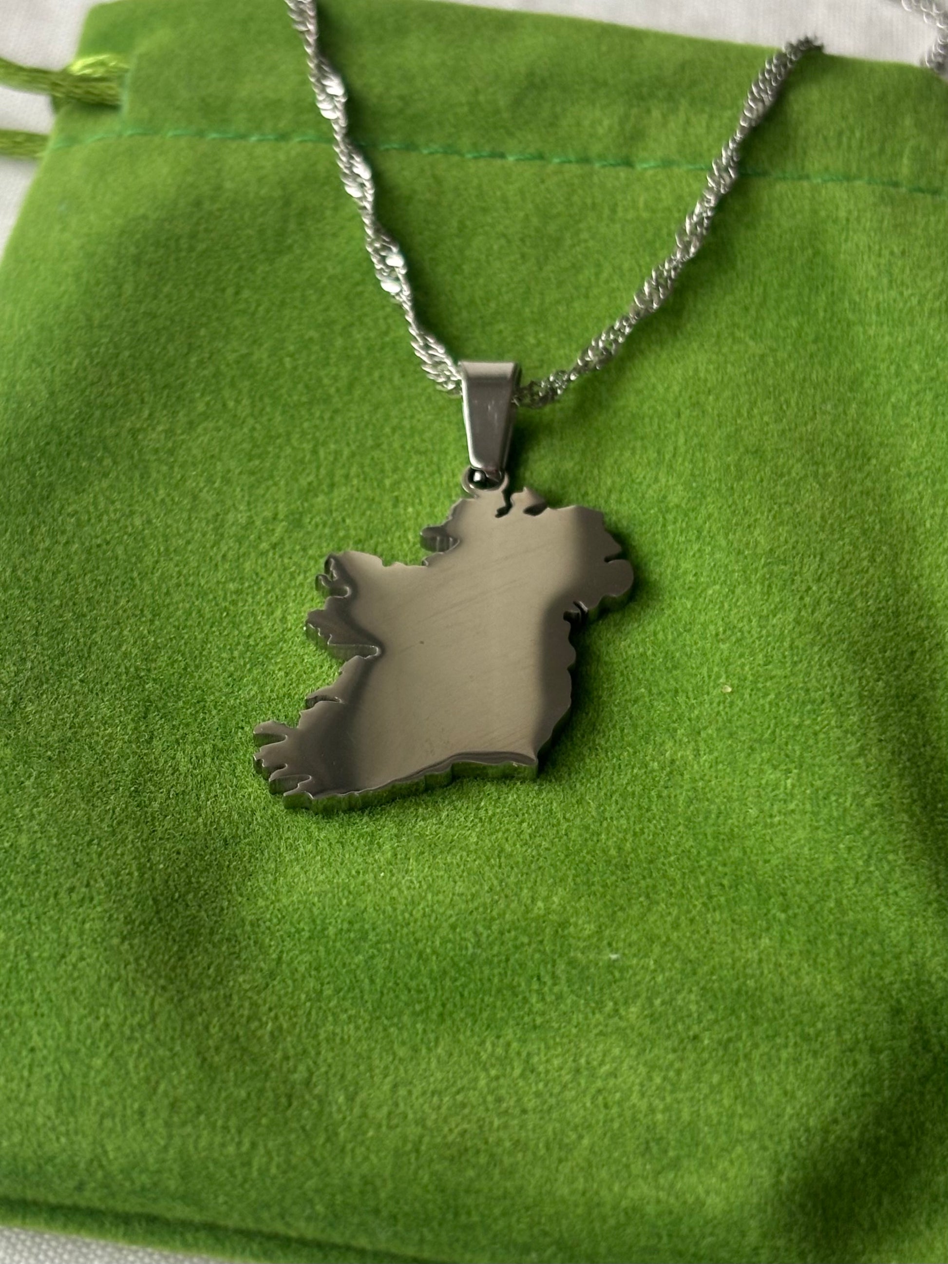 Eiré necklace