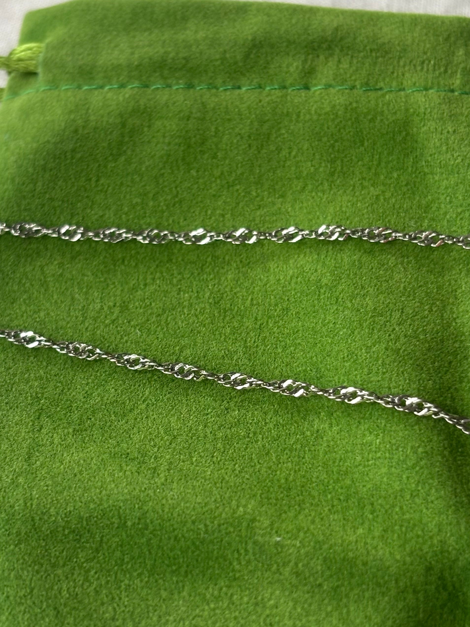 Eiré necklace