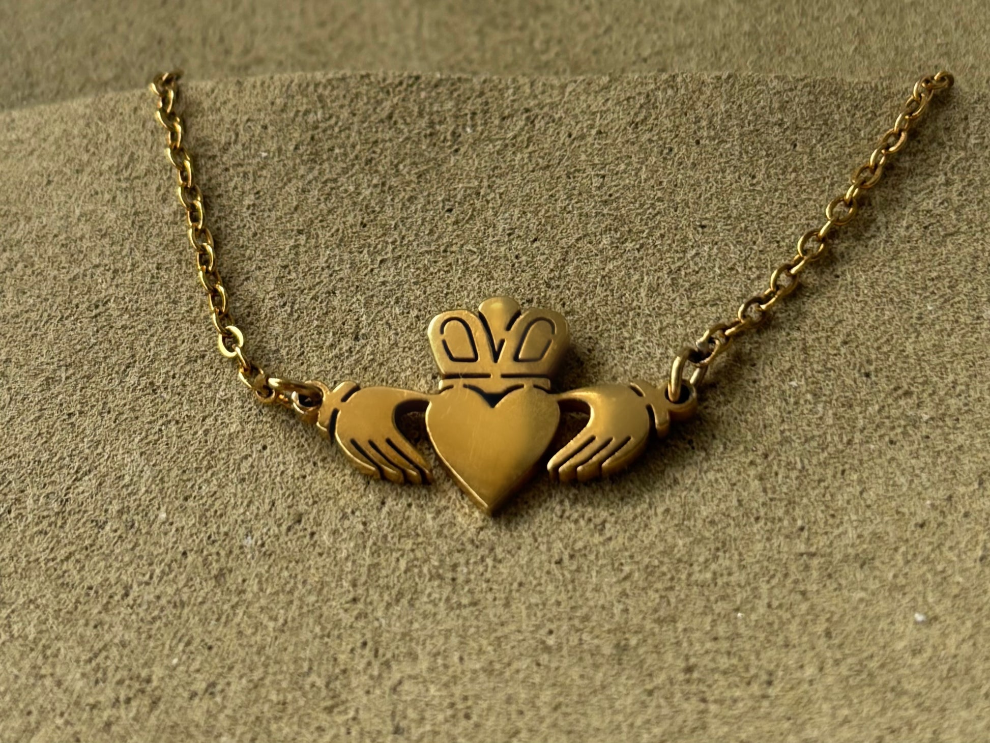 Claddagh bracelet Gold