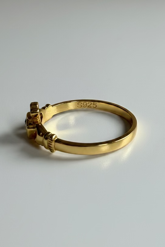 Emerald Claddagh Ring