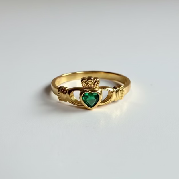 Emerald Claddagh Ring